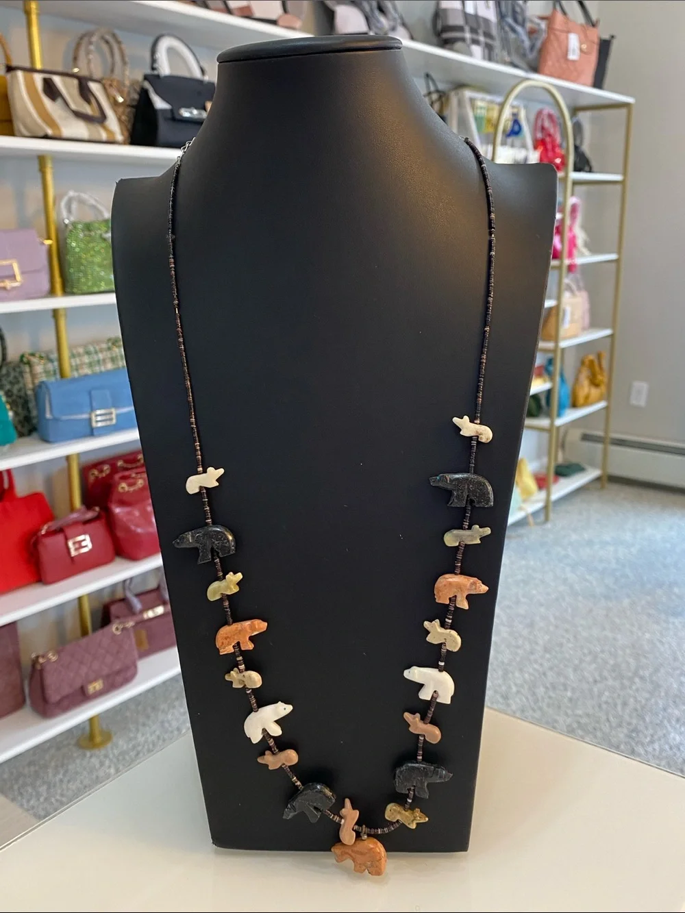 Vintage stone necklace animal carved - Picture 5 of 7